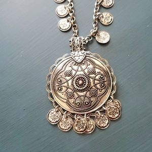 LONG SILVER NECKLACE